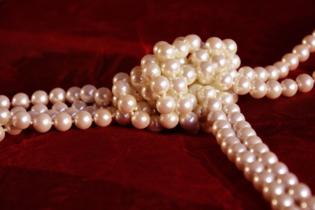 pearls, chain, silk-713340.jpg